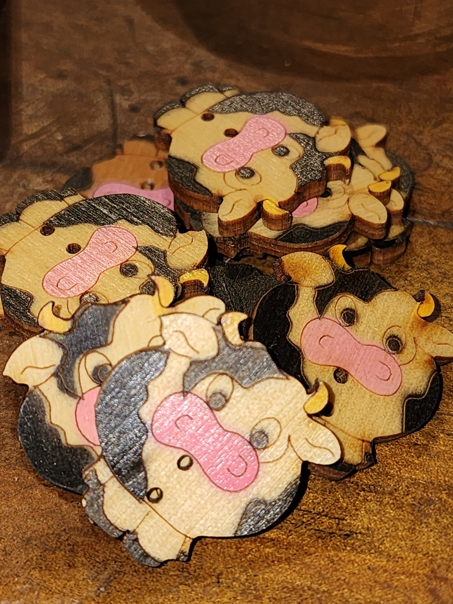 Wooden cow button 25mm high
