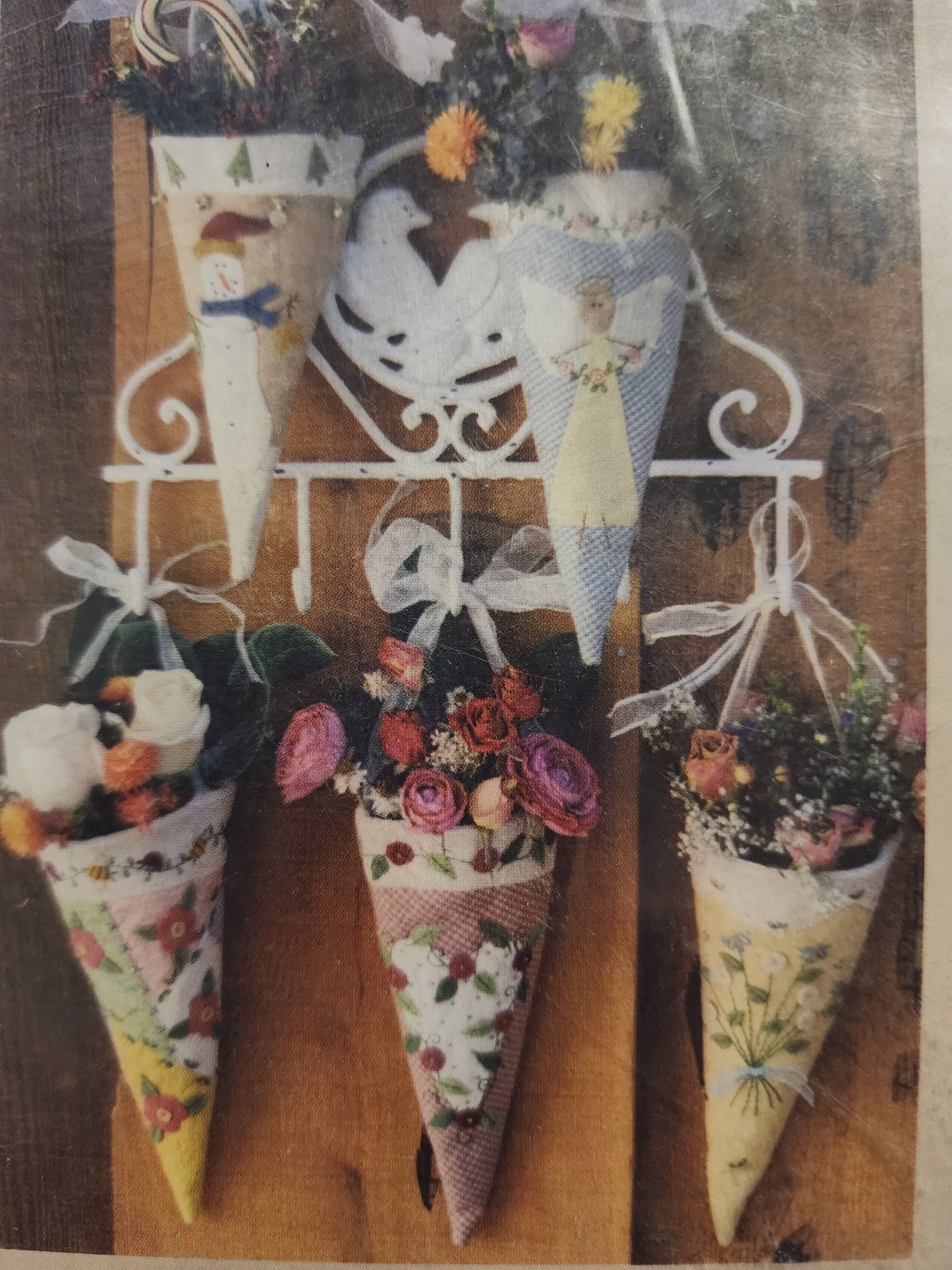 Bareroots 94 Hanging Flower Cones Pattern