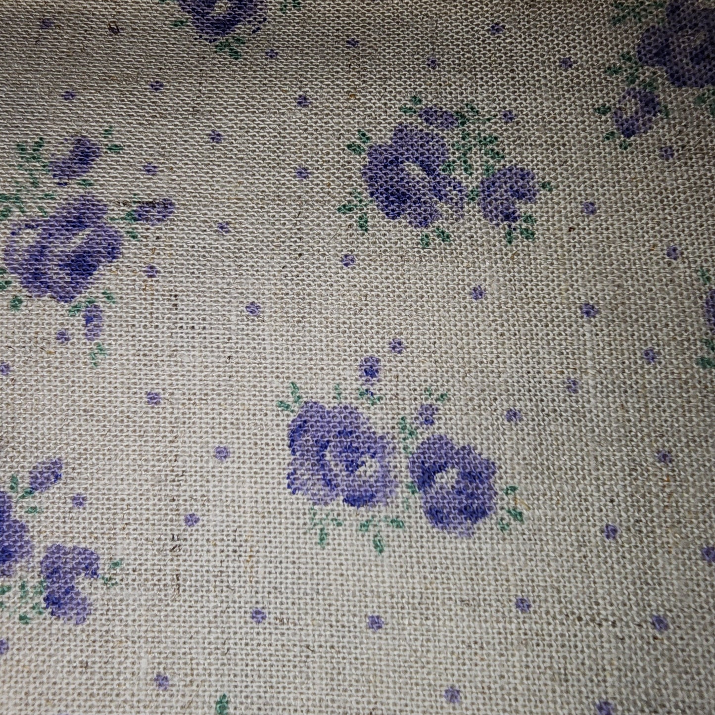 Yuwa linen/cotton mini violet roses with violet pindot *