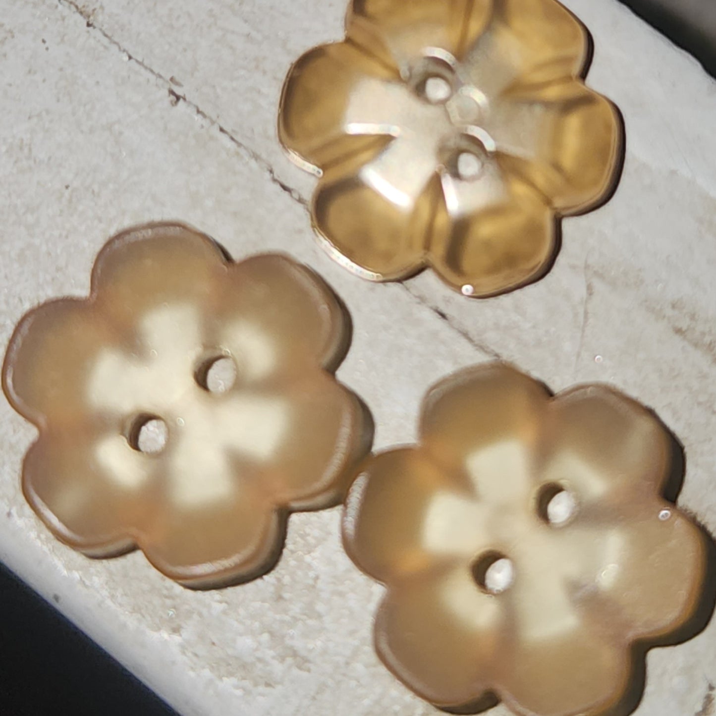 Clear Flower button frosted amber  1.5cm