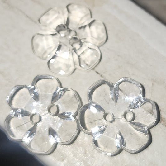 Clear flower button 1.5cm