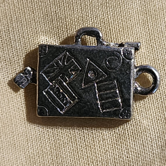 Metal suitcase charm (luggage)