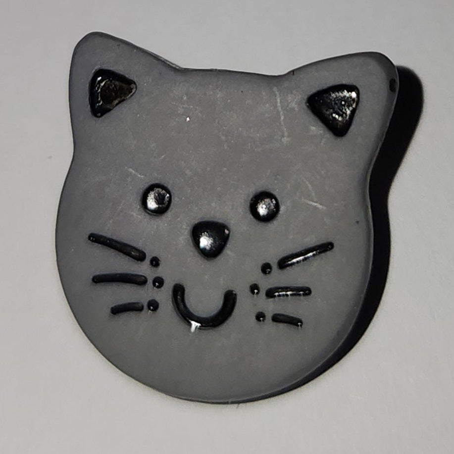 Cat face button grey 1.7cm high