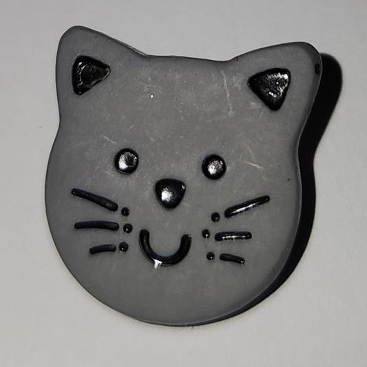 Cat face button grey 1.7cm high