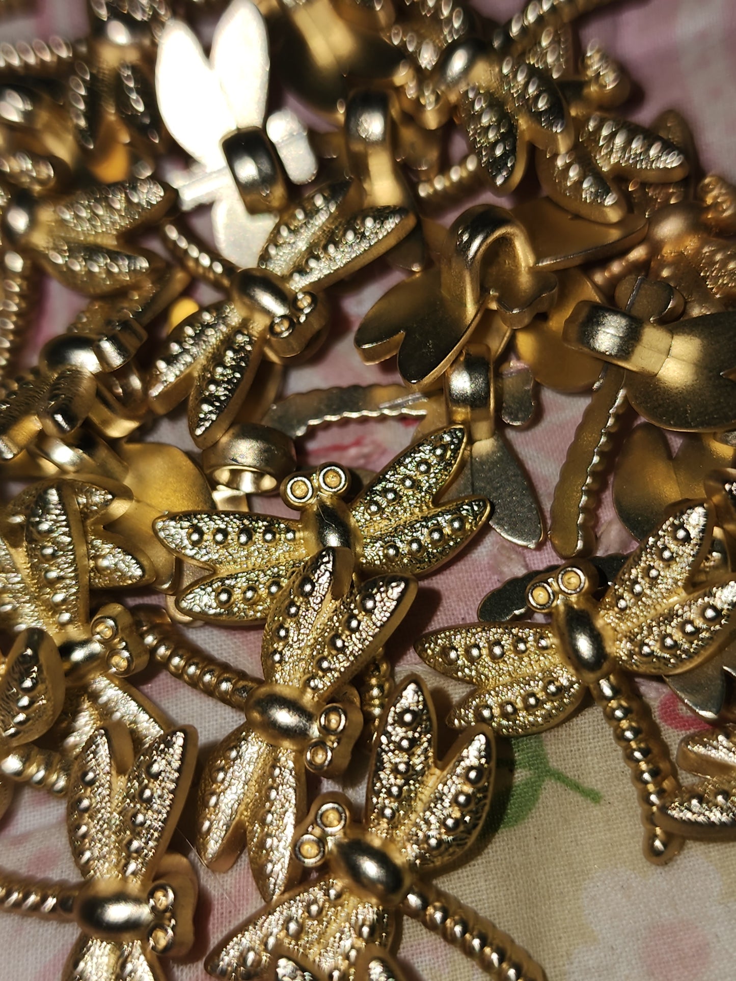 Dragonfly button gold 2cm (shank back)