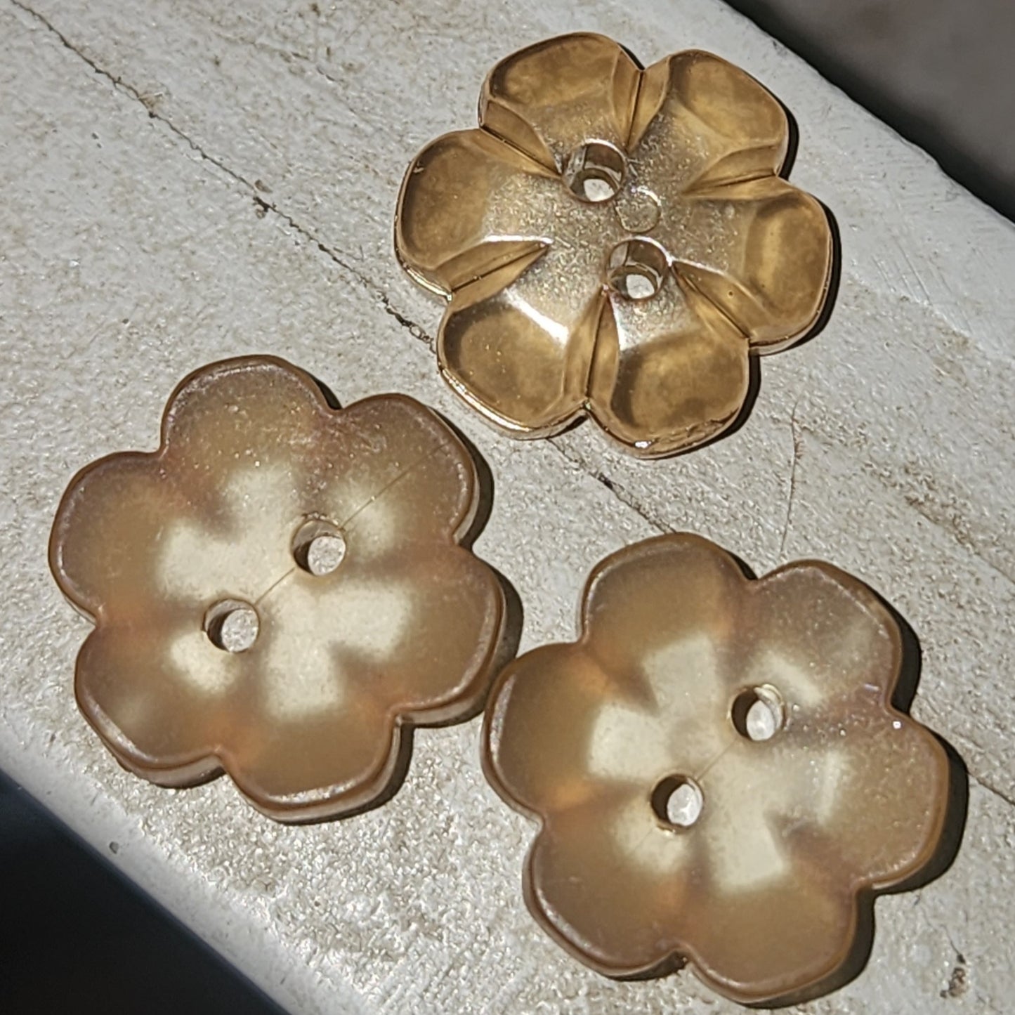 Clear Flower button frosted amber  1.5cm