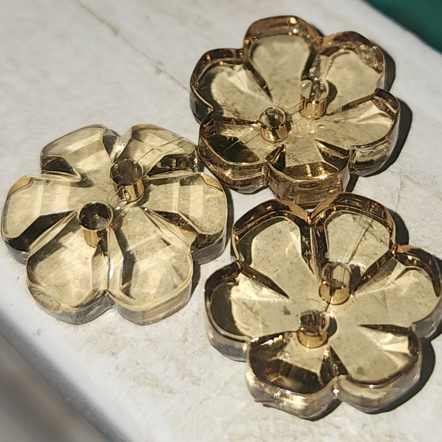 Clear Flower Button dark amber 1.5cm