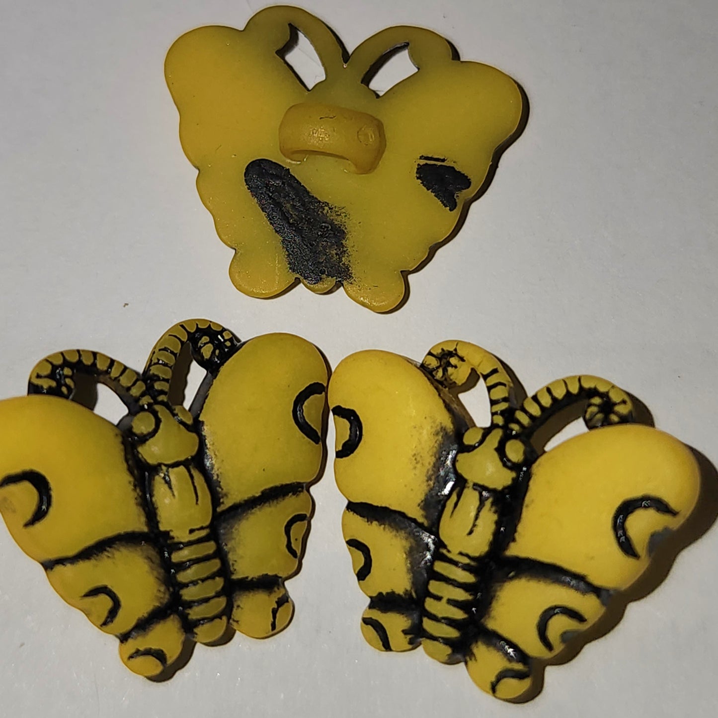 butterfly button yellow 2cm wide