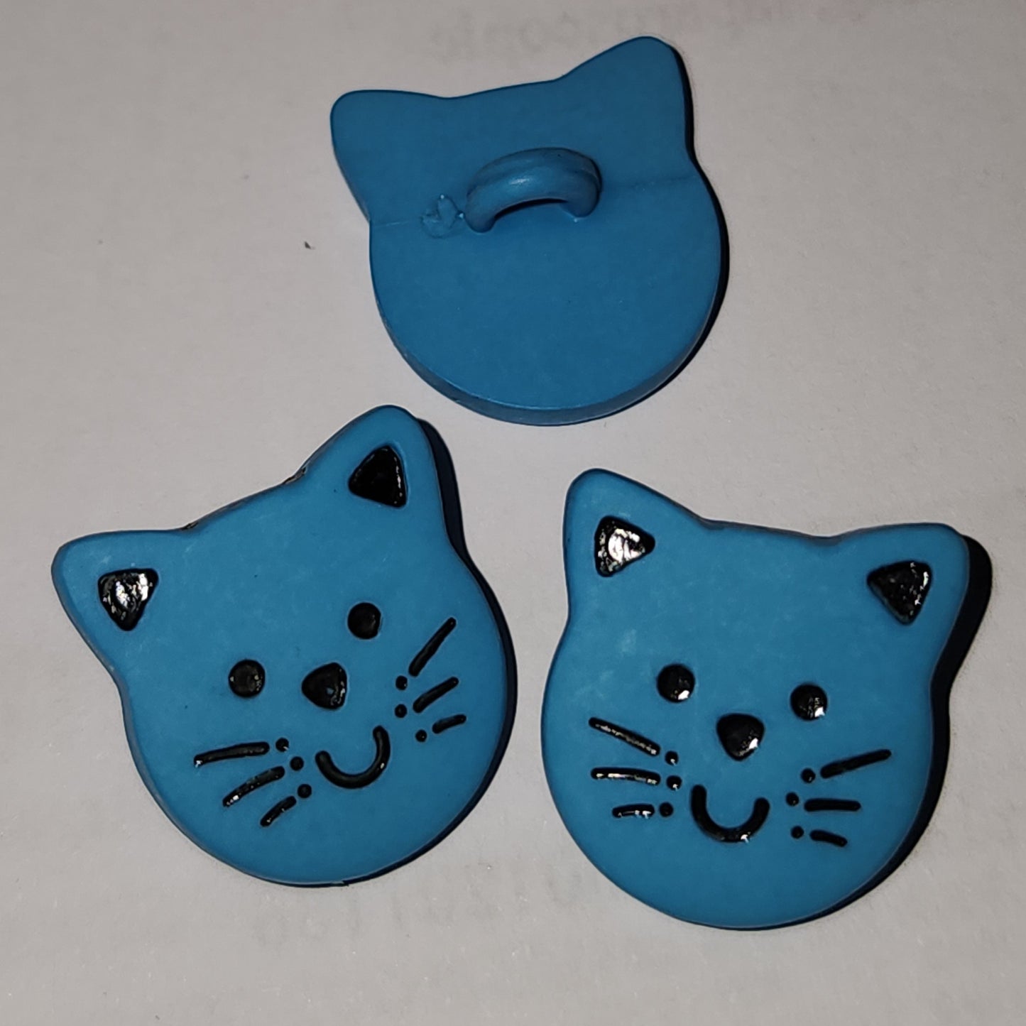Cat face button Turquoise 1.7cm high