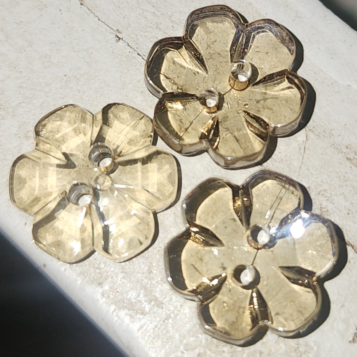 Clear Flower Button dark amber 1.5cm