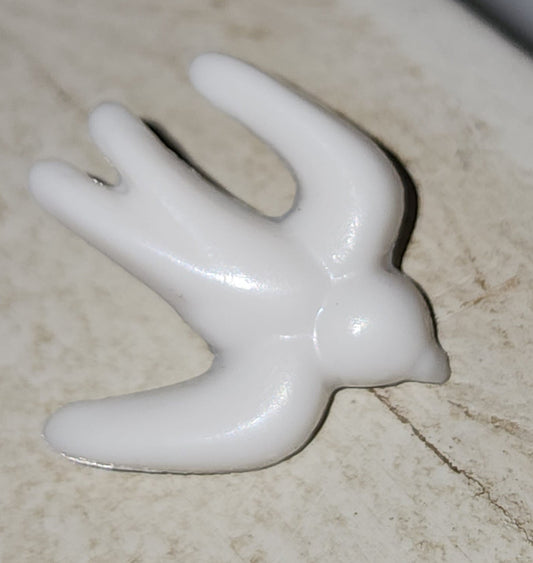 White swallow button 18mm